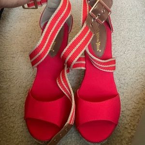 Nature Breeze Red/Tan Wedges